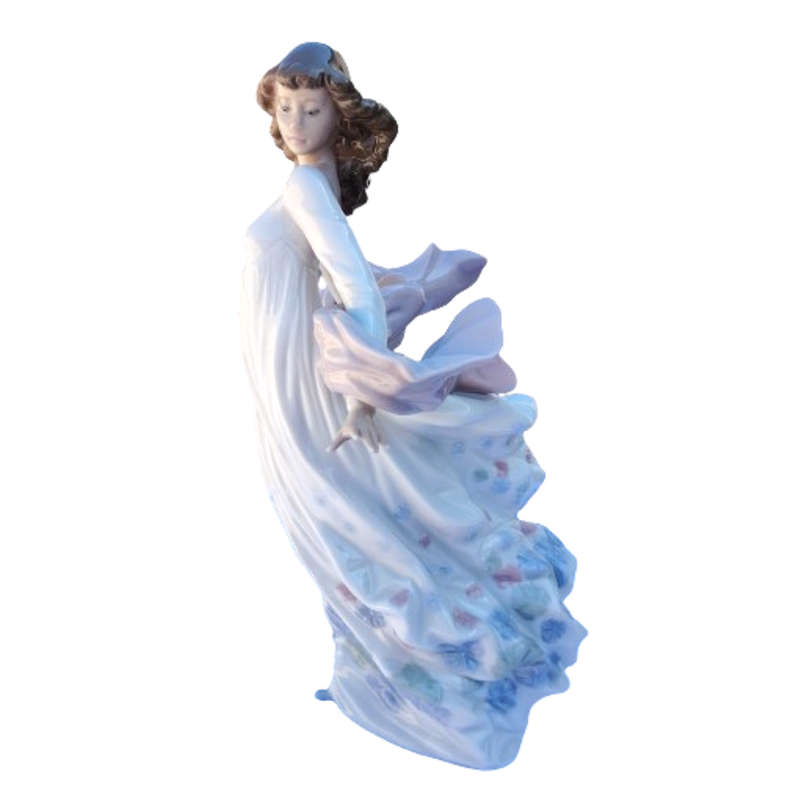 Lladro Spanish Porcelain Figurine Of The Spring Splendor No. 5898