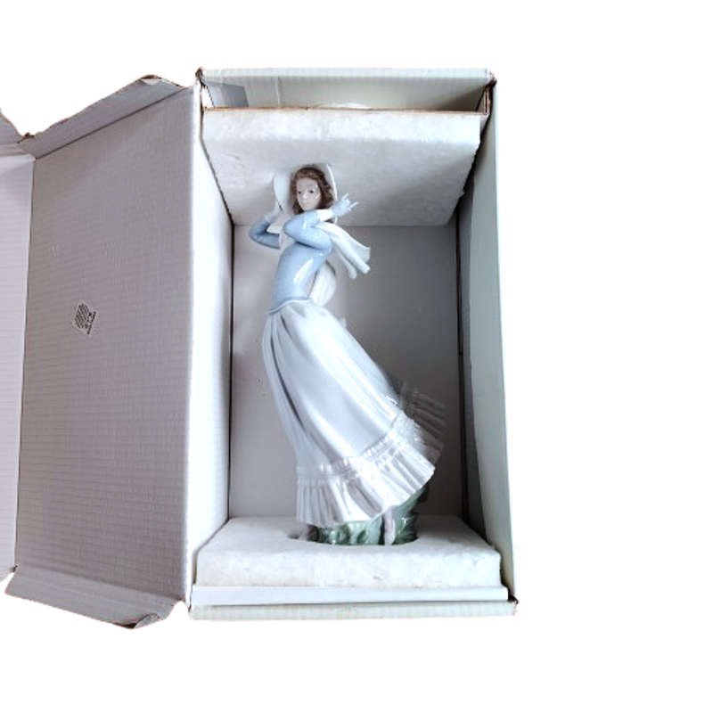 Lladro Spanish Porcelain Figurine Of The Spring Breeze 01014936