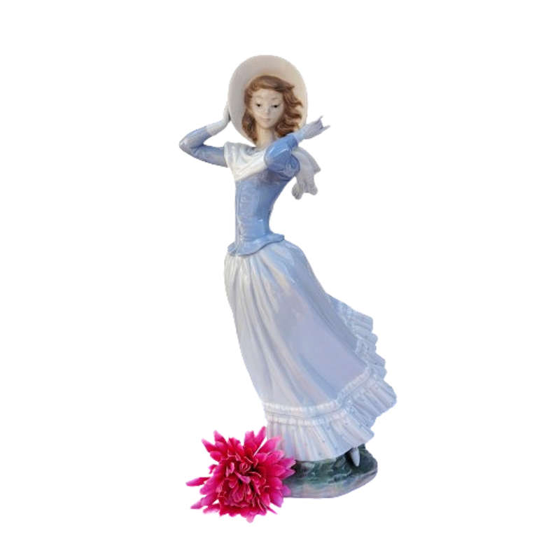 Lladro Spanish Porcelain Figurine Of The Spring Breeze 01014936