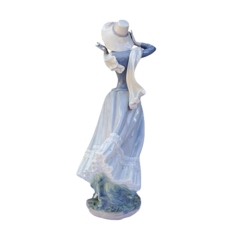 Lladro Spanish Porcelain Figurine Of The Spring Breeze 01014936