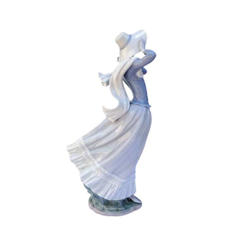 Lladro Spanish Porcelain Figurine Of The Spring Breeze 01014936