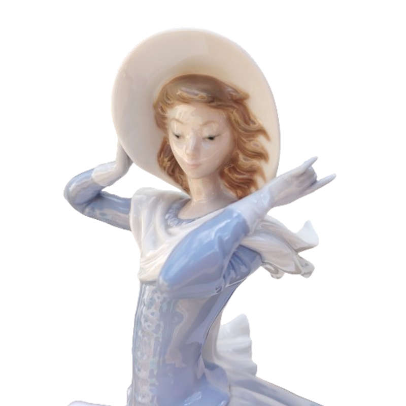 Lladro Spanish Porcelain Figurine Of The Spring Breeze 01014936