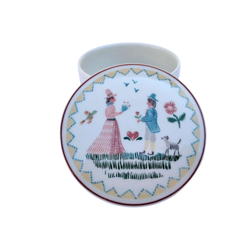 Villeroy & Boch vitro-porcelain box, American Sampler