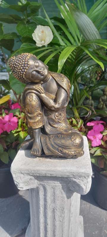 Sleeping head bhudda