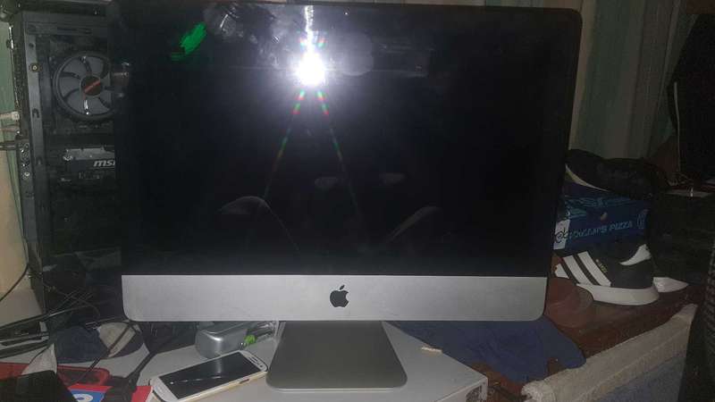 2011 iMac A1311 (Not going on)