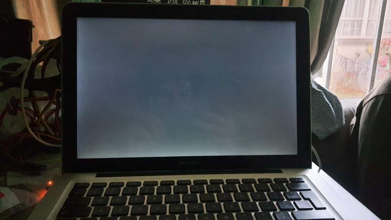 MacBook pro 2012 (not showing picture)