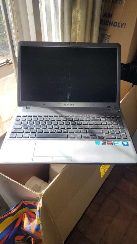 I5 Samsung laptop (As spares)