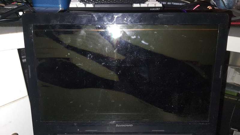 Lenovo i3 Laptop (Cracked screen)