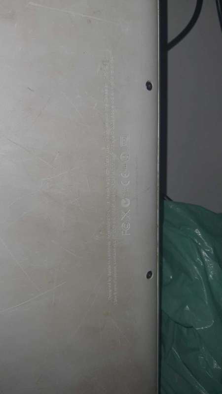 2009 MacBook (Untested no charger)