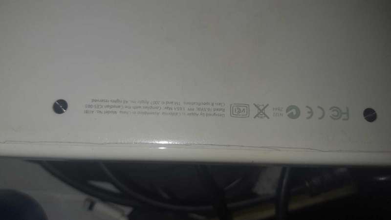 MacBook 2006 A1181 (Untested no charger)