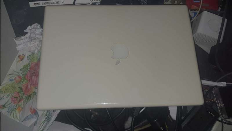 MacBook 2006 A1181 (Untested no charger)