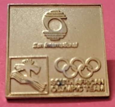 South African Olympic Team - Sponsored by Sun International - Gold color - Pin.
