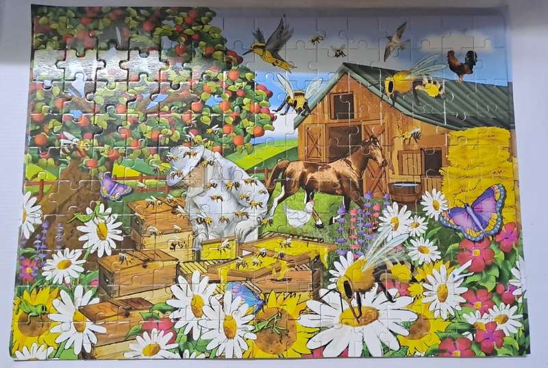 150 Piece Wood Puzzle: Bees (complete) 297 x 420mm