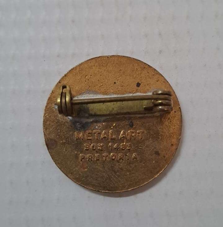 South Africa Cards Pin - Bridge cards ?? (metal/gold color)