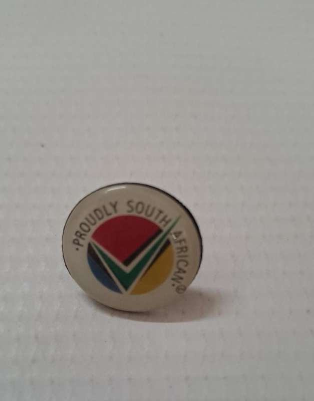 South Africa Pins - Proudly South African (metal/plastic)