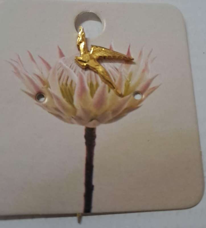 South African Pins - SAA Tie Pin - Fling Springbok with detail. (metal/gold color)