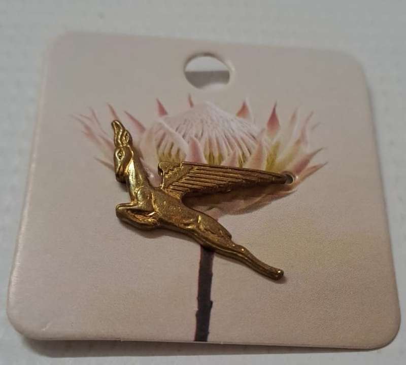 South African Pins - SAA Pin - Fling Springbok with detail. (metal/gold color)