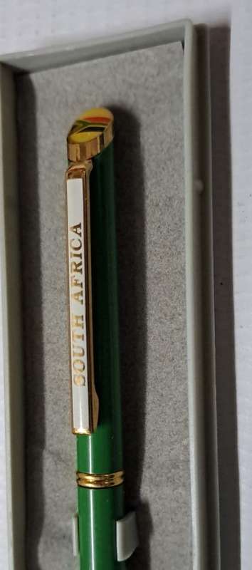 South African Pens 1 x Collectable South Africa Pen. No Ink. + display box (metal/light green)
