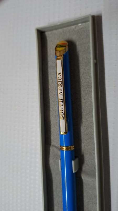 South African Pens 1 x Collectable South Africa Pen. No Ink. + display box (metal/light blue)