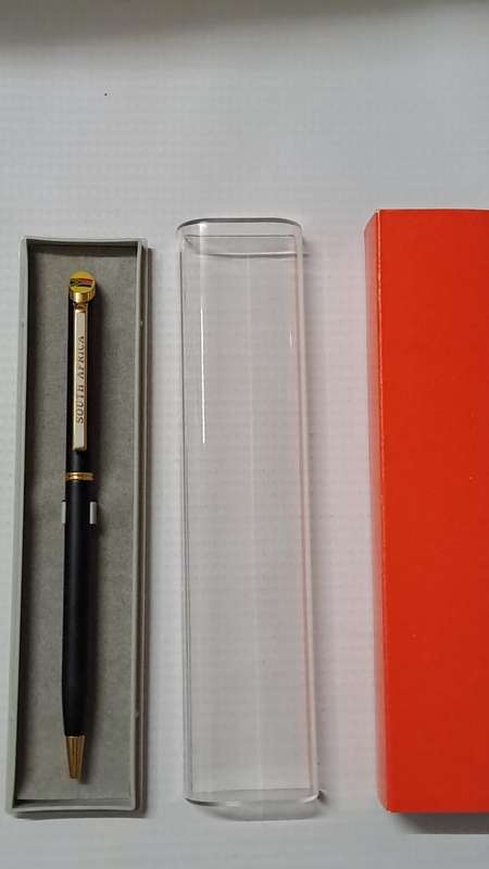 South African Pens 1 x Collectable South Africa Pen. No Ink. + display box(metal/black)