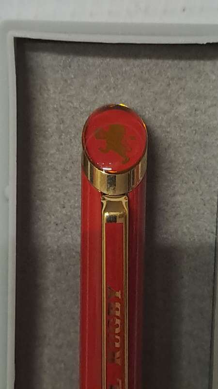 South African Pens 1 x Collectable TVL Rugby Pen. No Ink. + display box (metal/red)