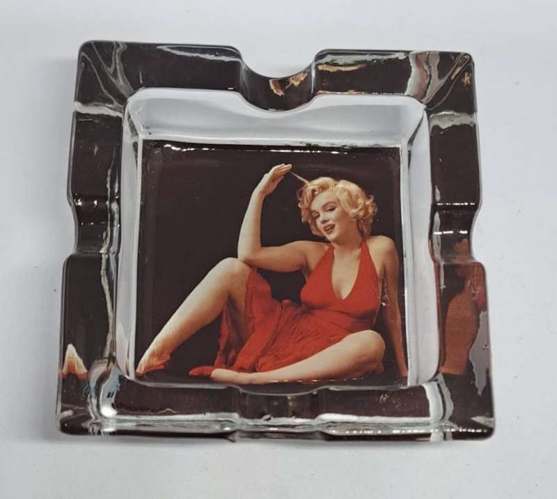 Marilyn Monroe Glass Ashtray Red Dress Collectible (80mm x 80mm height 25mm).