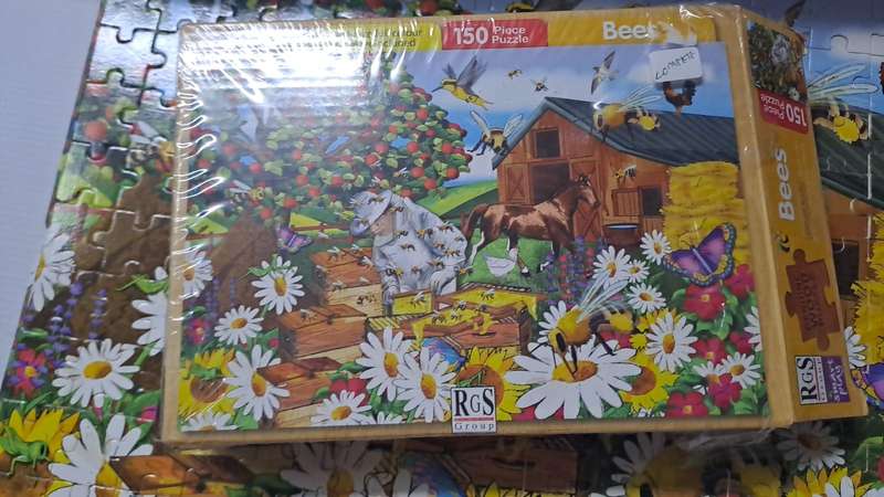150 Piece Wood Puzzle: Bees (complete) 297 x 420mm
