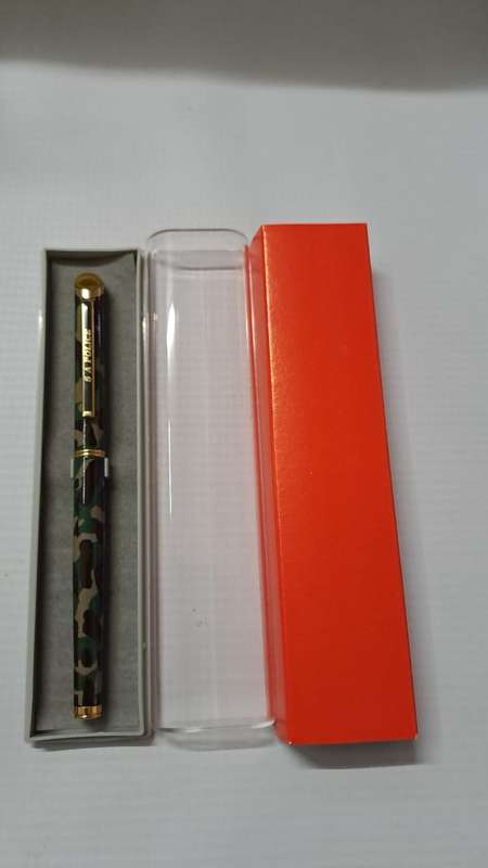 South African Pens 1 x Collectable SA Police Camo Pen. No Ink. + display box (metal/camo)