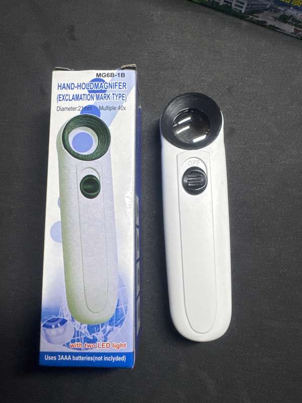 Hand-Holdmagnirer, Exclamation Mark Type. Diameter: 21mm, Multiple: 40x. With Two LED Light.