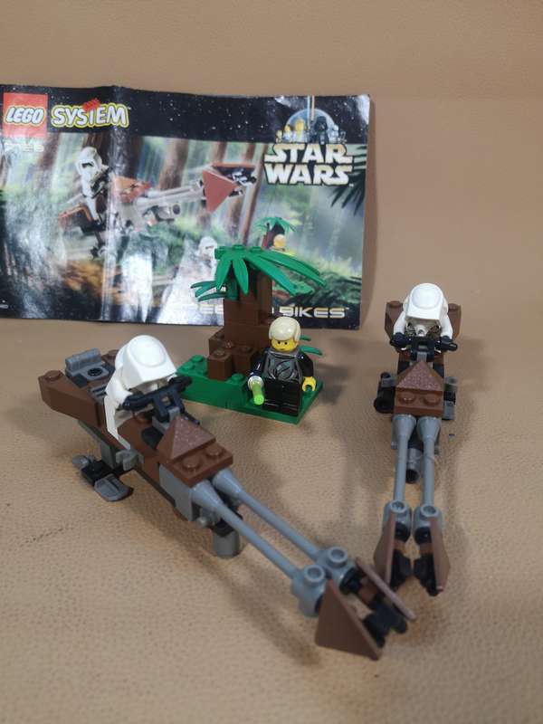 LEGO 7128 STAR WARS Speeder Bikes Complete with Manual and Figurines