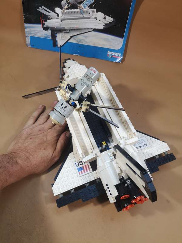 LEGO Sets Very Very Large LEGO 7470 Space Shuttle Discovery with Hubble Space Telescope 400mm was sold for 2 478.00 on 28 Aug at 22 31 by Ockerts Attic in Pretoria Tshwane ID 624130157