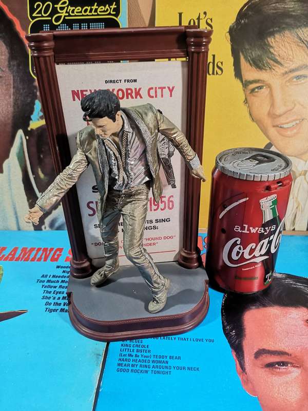 Todd McFarlane Toys Elvis Presley 1956 Elvis The Year in Gold Figure & LP Bundle