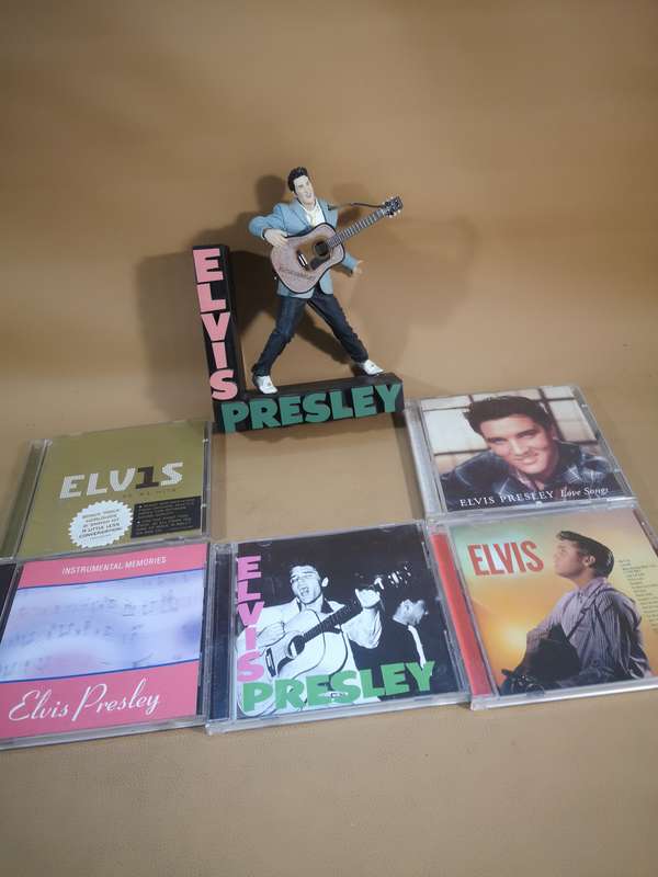 Todd McFarlane - Elvis Presley Early 60's Rockabilly figure & CD Bundle