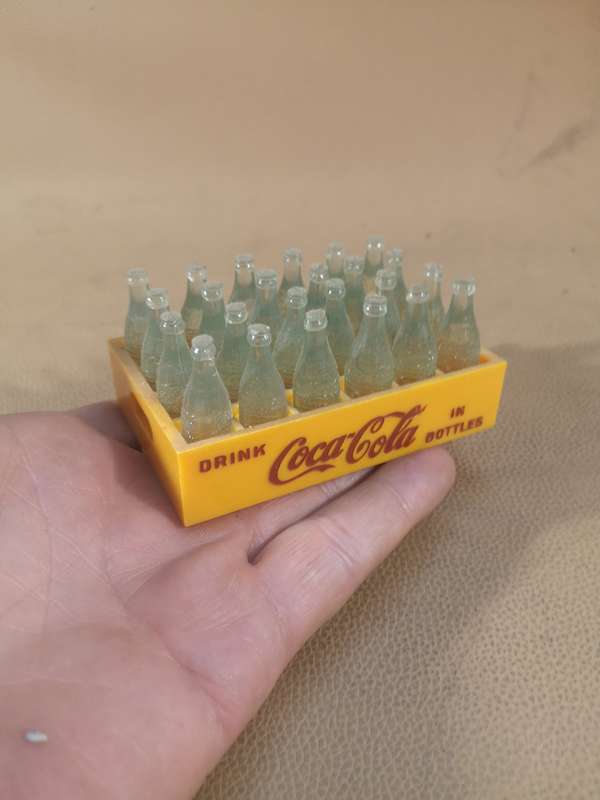 SMITH MILLER SMITTY TOYS COCA COLA TRAY WITH BOTTLES