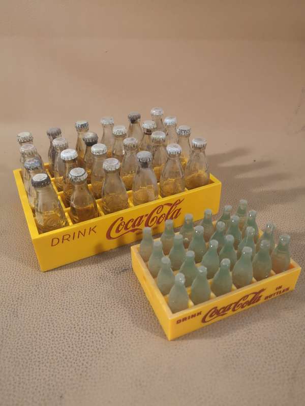 SMITH MILLER SMITTY TOYS COCA COLA TRAY WITH BOTTLES