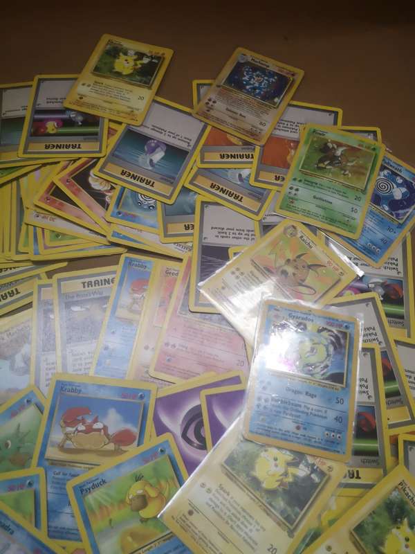Absolutely Massive Bundle of 100% Original Pokemon Cards +/- 500 Cards