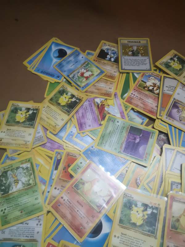 Absolutely Massive Bundle of 100% Original Pokemon Cards +/- 500 Cards