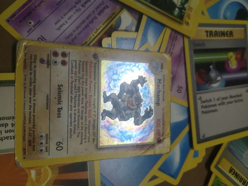 Absolutely Massive Bundle of 100% Original Pokemon Cards +/- 500 Cards