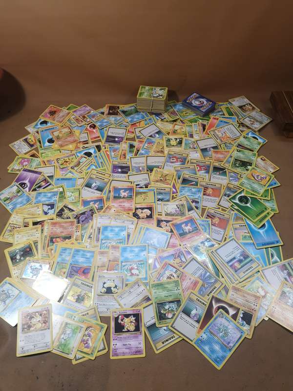 Absolutely Massive Bundle of 100% Original Pokemon Cards +/- 500 Cards