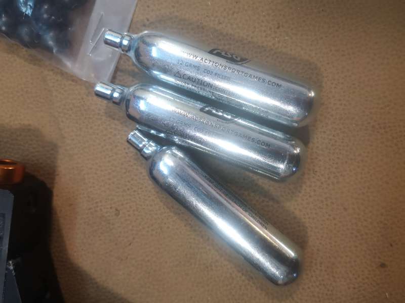 Complete Self Defence Errazer Kingman Gas Pistol, Pepper & Solid Bullet Combo