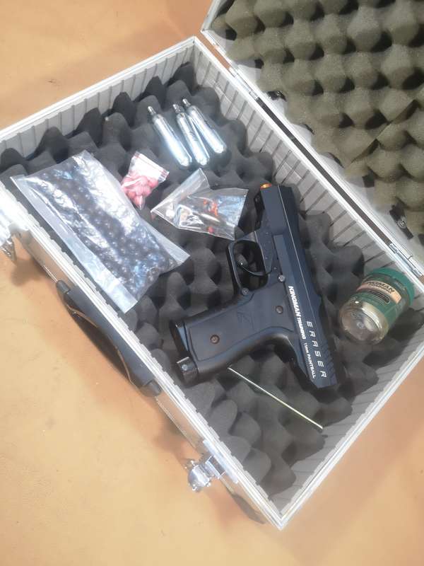 Complete Self Defence Errazer Kingman Gas Pistol, Pepper & Solid Bullet Combo