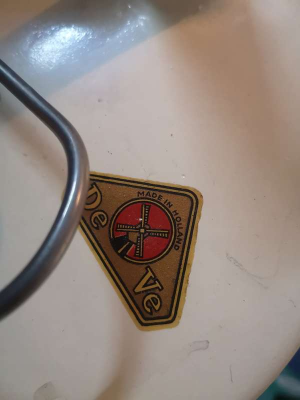 STUNNING VINTAGE ENAMEL BREAD SLICER MARKED DE VE MADE IN HOLLAND - NO RUST
