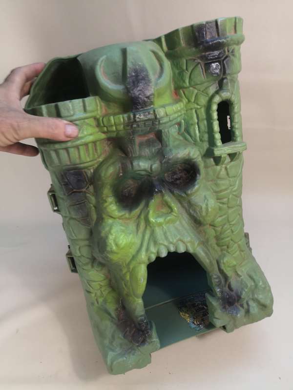 Vintage 1981 Castle Grayskull Masters of the Universe Iconic Green Skull Castle