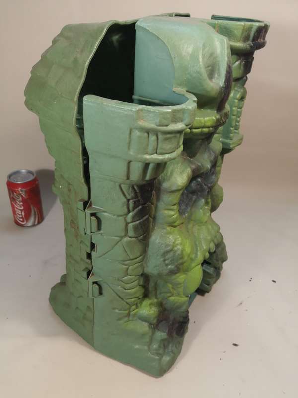 Vintage 1981 Castle Grayskull Masters of the Universe Iconic Green Skull Castle