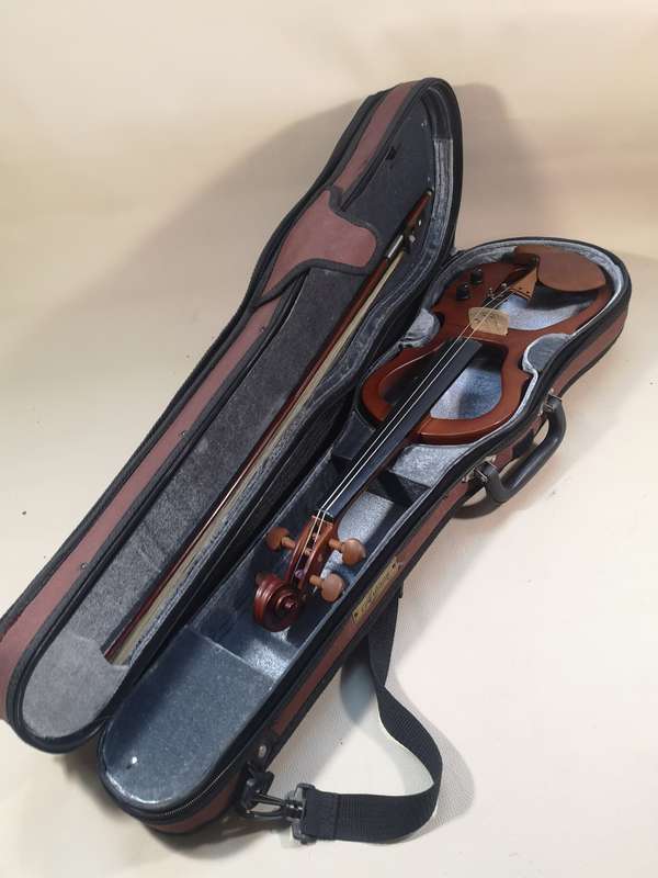 Magnificent Artisan Electric 4/4 Violin wit Bow and Case