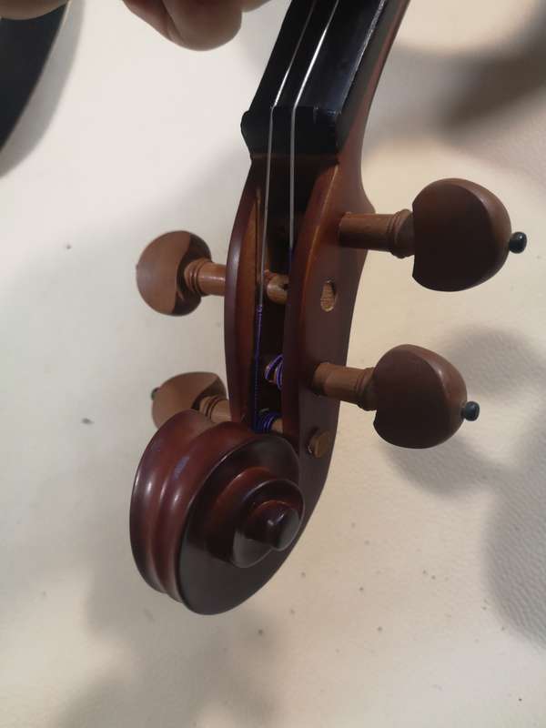 Magnificent Artisan Electric 4/4 Violin wit Bow and Case