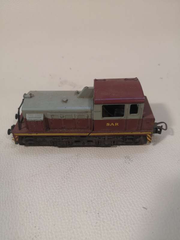 Vintage Ho scale model train diesel SAS engine locomotive