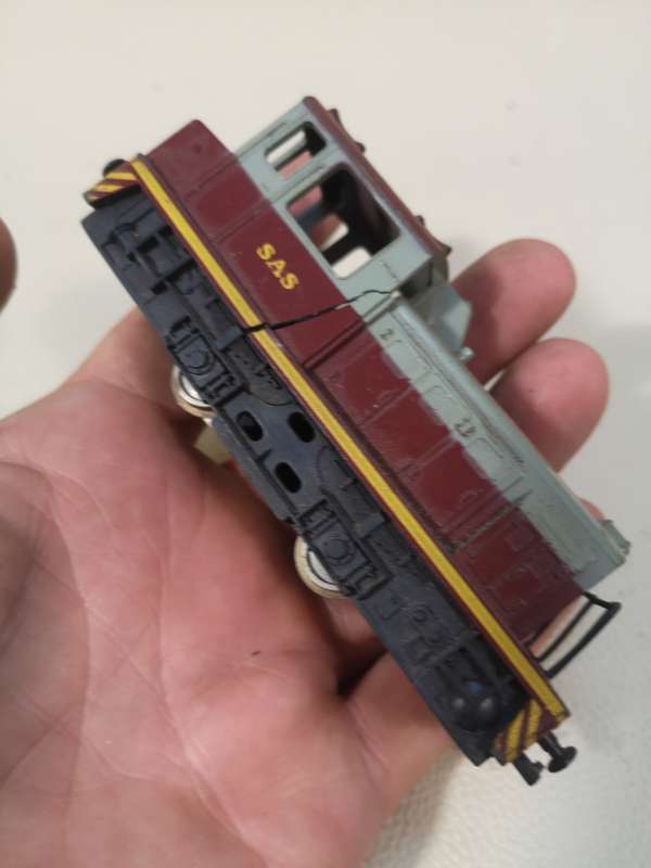 Vintage Ho scale model train diesel SAS engine locomotive