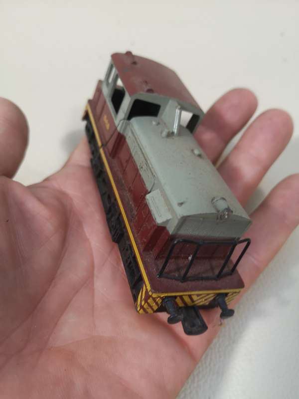 Vintage Ho scale model train diesel SAS engine locomotive