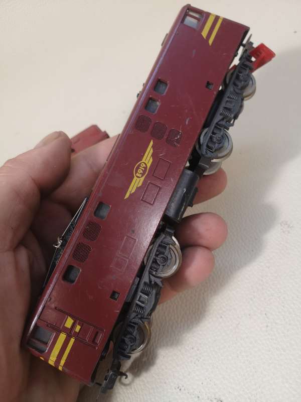 A Pair of Lima Railways E919 electric locomotives HO Scale